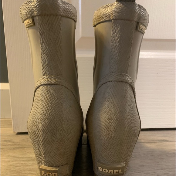 Sorel size 7 rain boots - Picture 5 of 9